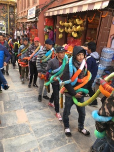 Carrying the 1336 meter knitted wool snake